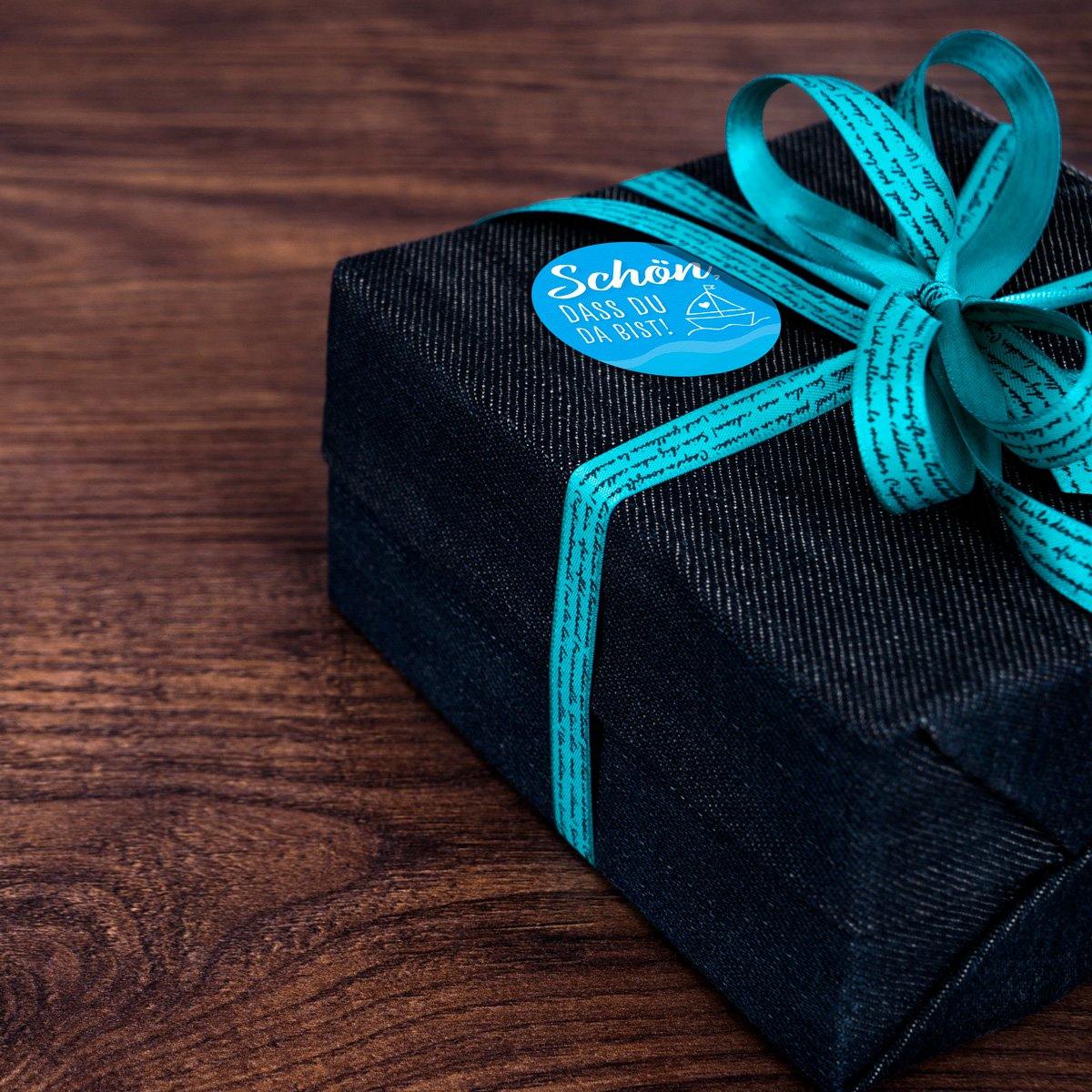 Etikettenbogen - Schön, dass du da bist - weiß/blau auf Geschenk